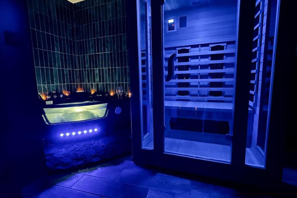 Love Room L' Orientale / Jacuzzi / Sauna Chateau-Landon Exterior foto