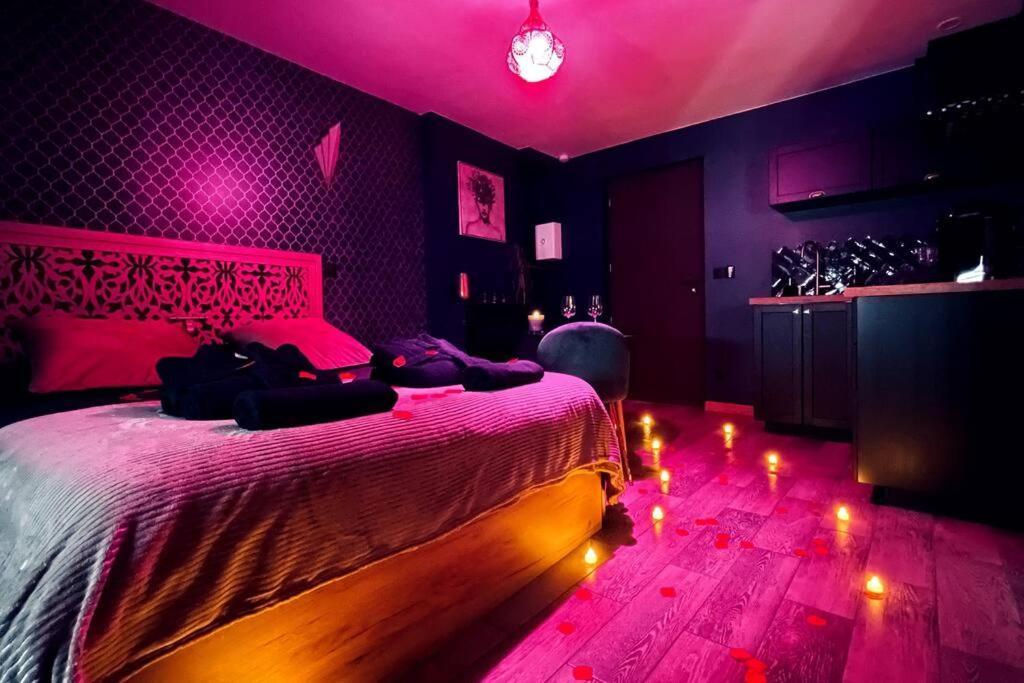 Love Room L' Orientale / Jacuzzi / Sauna Chateau-Landon Exterior foto