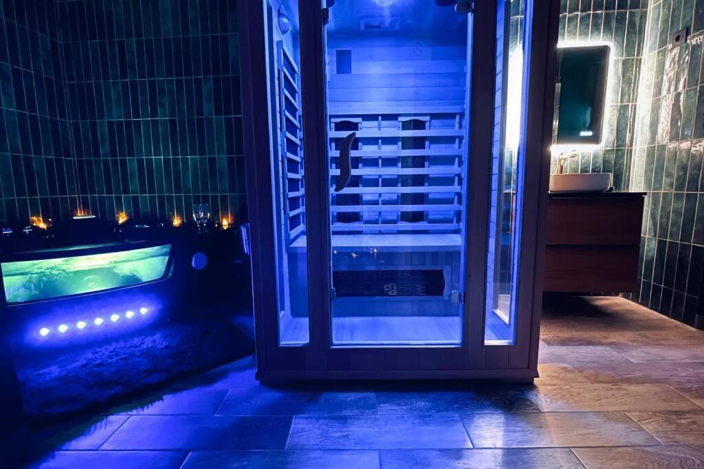 Love Room L' Orientale / Jacuzzi / Sauna Chateau-Landon Exterior foto